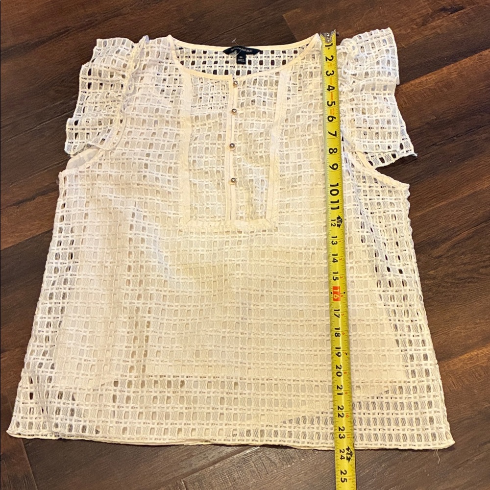 NEW BANANA REPUBLIC Elegant Cream Lace Women's Top BLOUSE EYELET CROCHET SZ MED - Picture 16 of 17